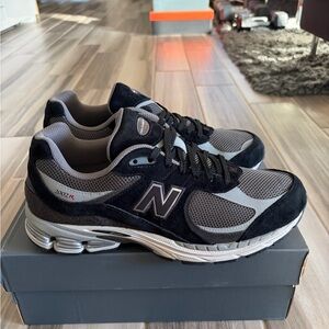 Men's New Balance 2002R Sneakers Shoes - Black Grey U2002RC
